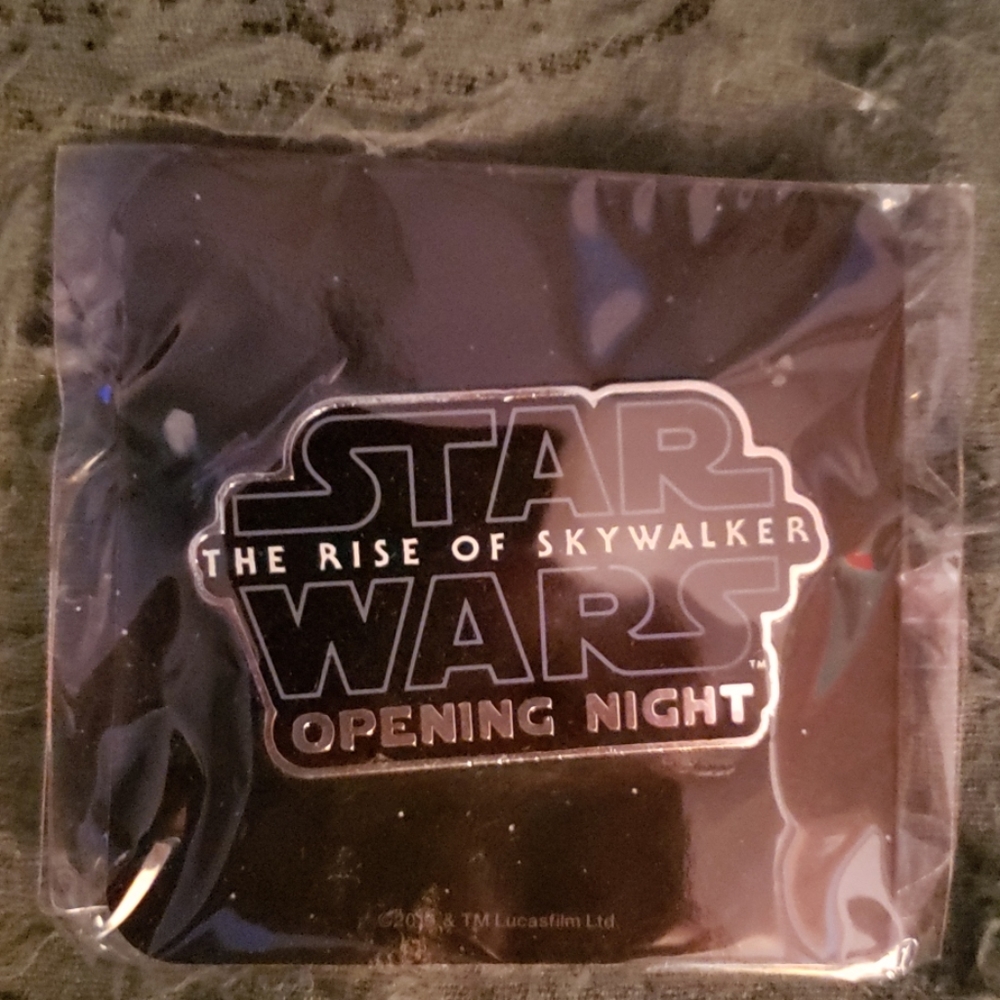 Star Wars Rise of Skywalker Opening Night Pin